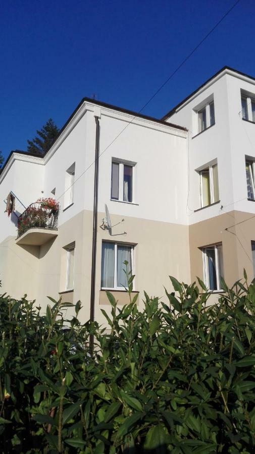 Apartament Blue Кросно Экстерьер фото